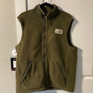 Men’s Campshire Vest in Vintage Green